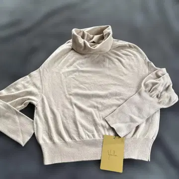Sphilla 시빌라 베이지 터틀넥 니트 미사용