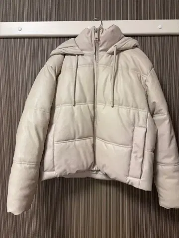 ZARA 아이보리 후드 부착 다운 자켓