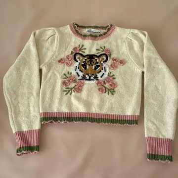 ZARA 타이거 모티브 스웨터