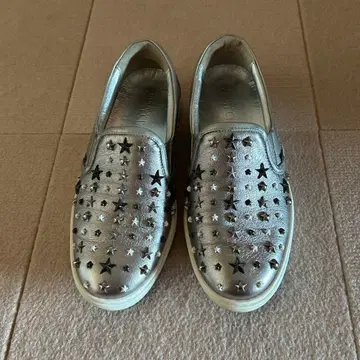 JIMMY CHOO 스터드 실버 슬립온