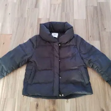 다크 그레이 다운 자켓 박스 실루엣