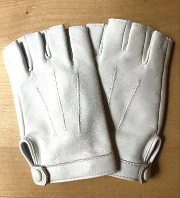 화이트 가죽 핑거리스 그로브