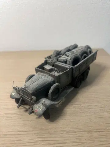 Mercedes 트럭 모델 타이어 포함 적재함