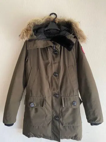 Canada Goose 후드 부착 다운 자켓