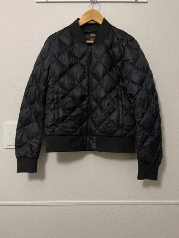 유니클로 울트라 라이트 다운 블랙 퀼팅 봄버 자켓