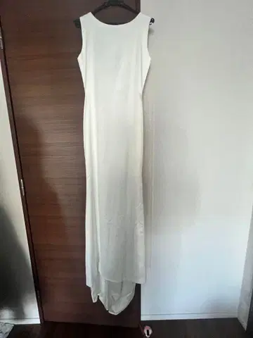 화이트 V넥 웨딩 드레스