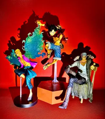 [ 주말 세일 ] 루피 쿠잔 마르코 원피스 피규어 포토그래퍼 제일복권