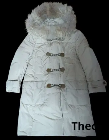 금속 후크가 특징인 다운 자켓 후드 부착 다운 90%