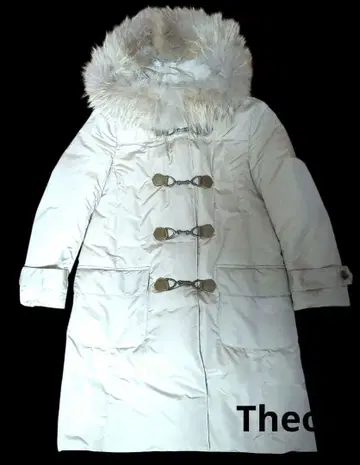 금속 후크가 특징인 다운 자켓 후드 부착 다운 90%