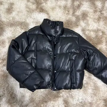 ZARA 블랙 다운 자켓 인조 가죽