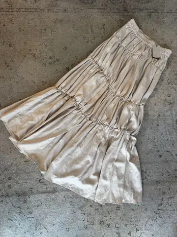 크레도나(CREDONA) 베이지 플레어 스커트