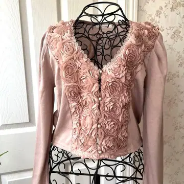 엑시즈팜 꽃무늬 장식 핑크 긴팔 가디건