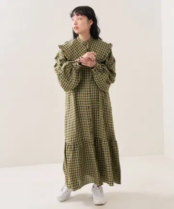 체크 무늬 긴팔 티어드 원피스