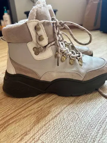 H&M 퍼 달린 통굽 하이컷 부츠