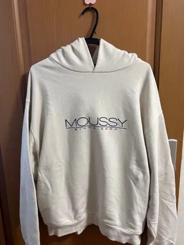MOUSSY 후드 부착 후드티 크림색