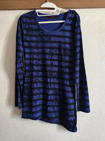 네이비와 블랙 스트라이프 긴팔 티셔츠 S 사이즈