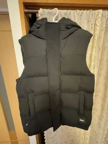 ZARA 후드 부착 블랙 다운 베스트