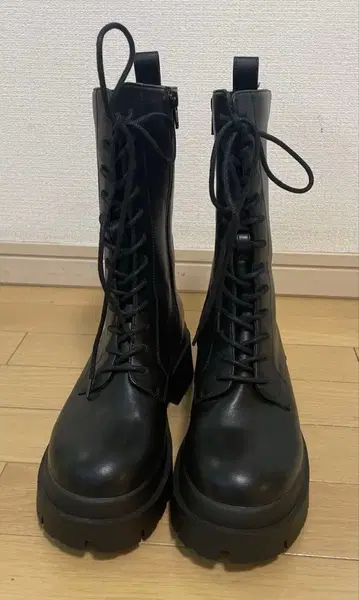 미사용 새상품 Heather 통굽 레이스업 부츠