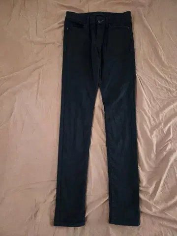 유니클로 26 울트라 스트레치 청바지 블랙 블랙 컬러