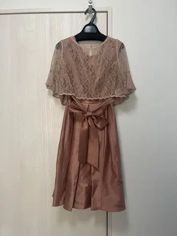 AIMER 레이스 볼레로 포함 핑크 드레스