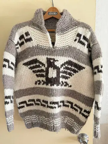 캐내디언 스웨터 이글 패턴