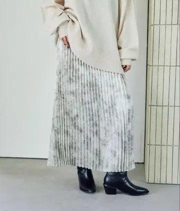 새상품 LEPSIM 모듬 플리츠 스커트 아이보리 프리 사이즈