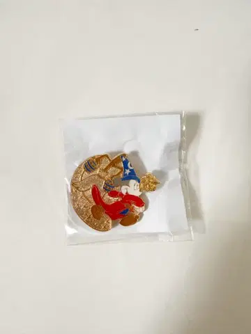 GODIVA 미키마우스 핀 배지 판타지아