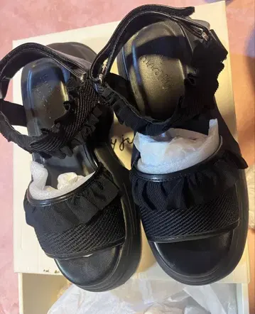 merry jenny 프릴 메쉬 스니커즈 샌들 블랙