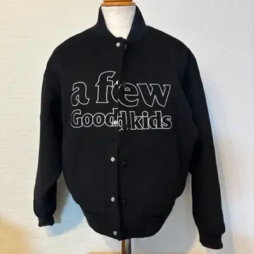 a few Good kids 바시티 자켓 블랙 백 자수