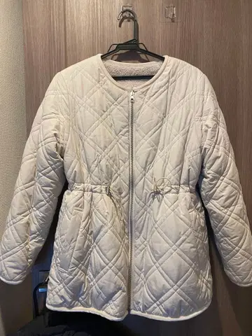 화이트 퀼팅 자켓