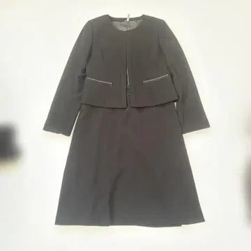 블랙수트 자켓과 스커트 세트