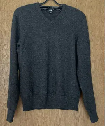 유니클로 캐시미어 스웨터 v넥