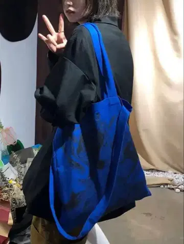 숄더백 블루 그래픽