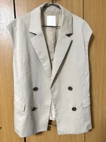 프리즈마트 프렌치 슬리브 더블 브레스트 베스트