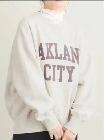 뷰티 앤 유스 로고 맨투맨