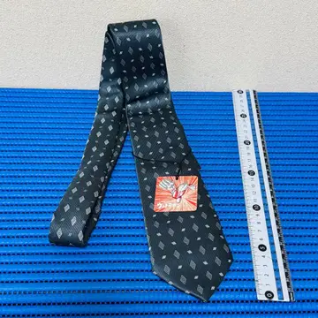 울트라맨 다다 외계인 넥타이 .