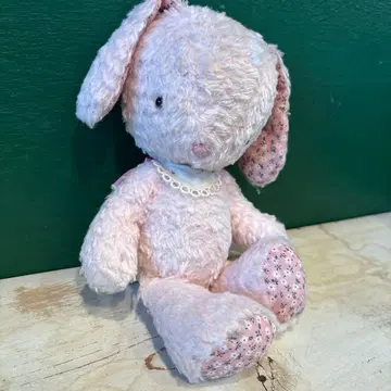 핑크색 토끼 모양 봉제 인형