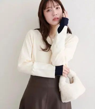 미사용 새상품 내추럴 꾸뛰르 소매 레이어드 니트