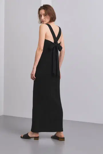 애로우즈 구매 이우엔마토프 백리본 타이트 롱 원피스 블랙