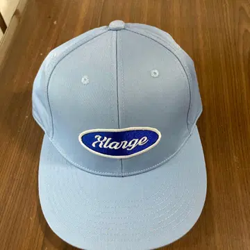 Xlarge 스카이블루 자수 로고 캡