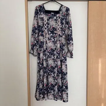 프레이즈 로즈 패턴 원피스