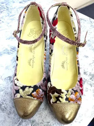 아차츄무 챠케쵸케 L 사이즈 고양이 발 무늬 자수 앵클 스트랩 펌프스