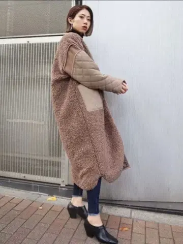 EMODA 에모다 도킹 보아 롱 코트 맥시 절개 퀼팅 가죽