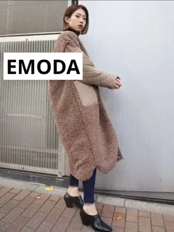 EMODA 에모다 도킹 보아 롱 코트 맥시 절개 퀼팅 가죽