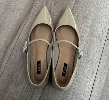 OHGA 에나멜 비쥬 펌프스 베이지 24.5