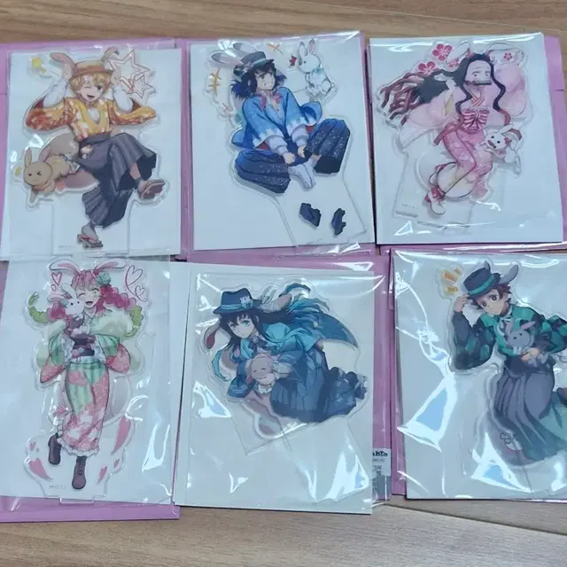 귀멸의 칼날 토끼해 아크릴스탠드 ( 젠이즈, 미츠리)