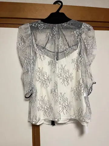 SNIDEL 포인티드 슬리브 레이스 블라우스