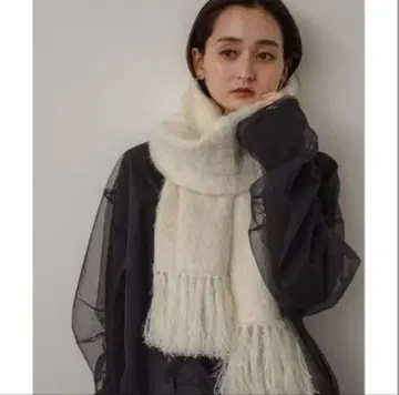 센스 오브 플레이스 바이 어반 리서치 샤기 스톨 머플러 아이보리