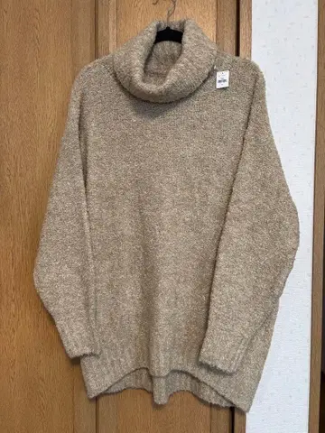 베이지 터틀넥 니트 스웨터 M