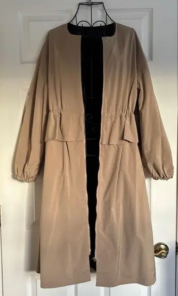 블랙과 베이지 리버서블 롱 코트